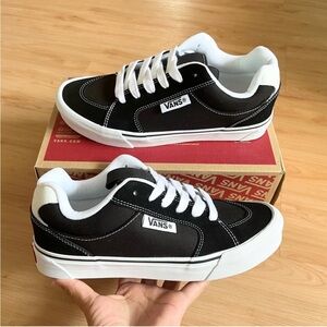 Vans Chukka Push Shoes Black / White Women 10.0 US Mens 8.5 US